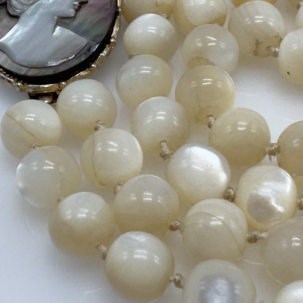 Vintage Mother of Pearl Cameo Clasp MOP Beaded Necklace Double Strand 10 mm - Picture 9 of 15